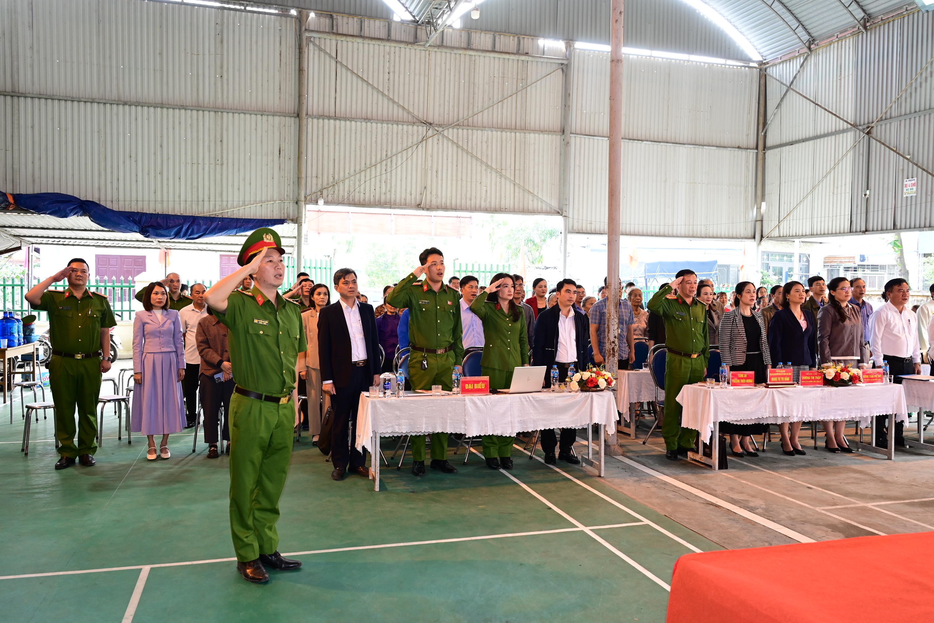 Công an phương Thiên Hương duy trì sinh hoạt chào cờ đầu tháng